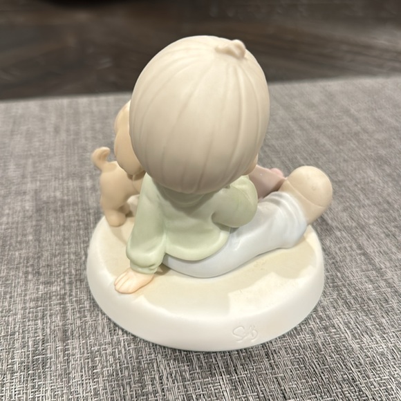 Precious Moments “Sharing Sweet Moments Together” Figurine - Picture 2 of 3
